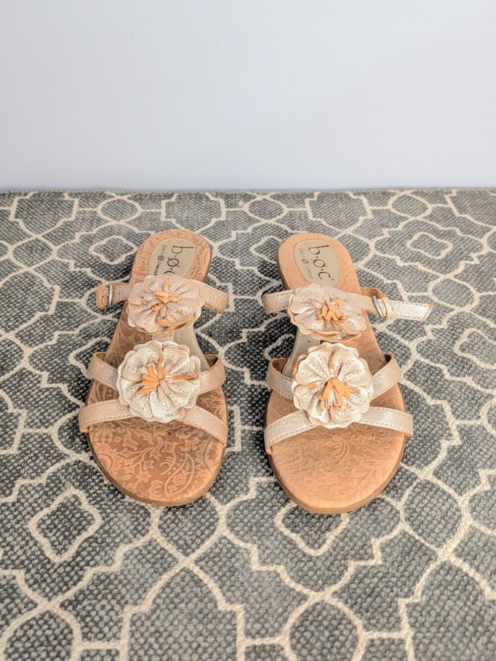 BORN CONCEPT Flower Gold Leather Sandals Sz 8M